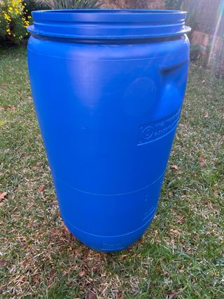 Bidón 150L azul con grifo metálico