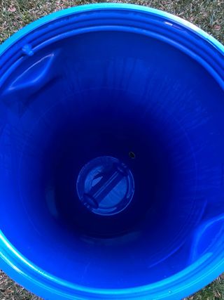 Bidón 150L azul con grifo metálico