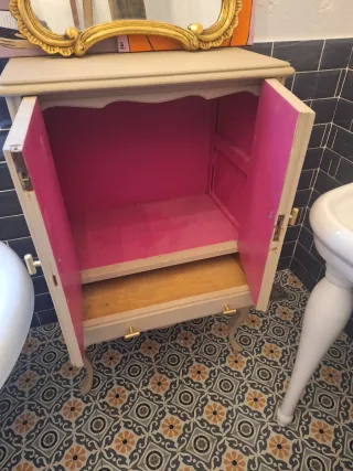 Mueble antiguo madera beige y dorado