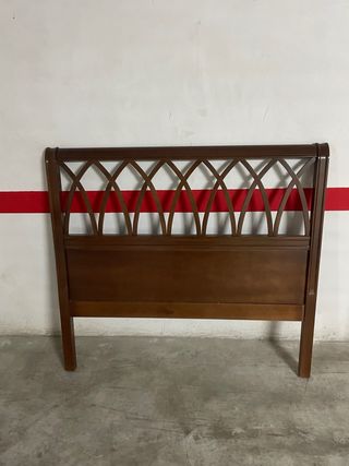 Cabecero de madera estilo clásico