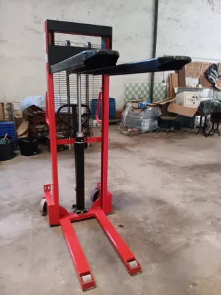 Traspaleta manual roja