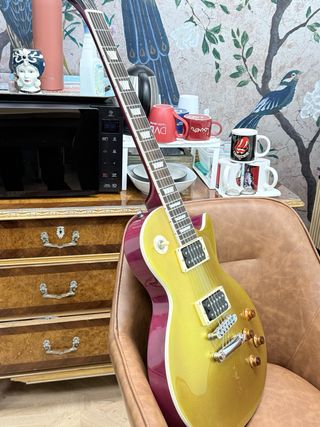 Guitarra Eléctrica Réplica Dorada y morada upgrade