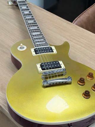 Guitarra Eléctrica Réplica Dorada y morada upgrade