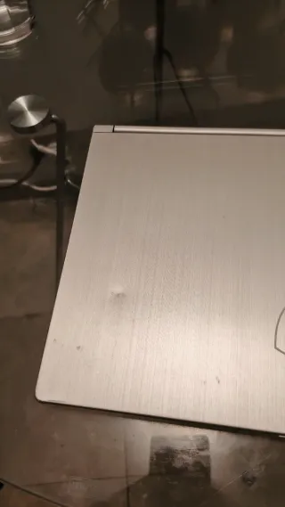 Portátil MSI Prestige 14 Playa Inox. Muy ligero.