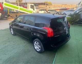 Peugeot 5008 2011