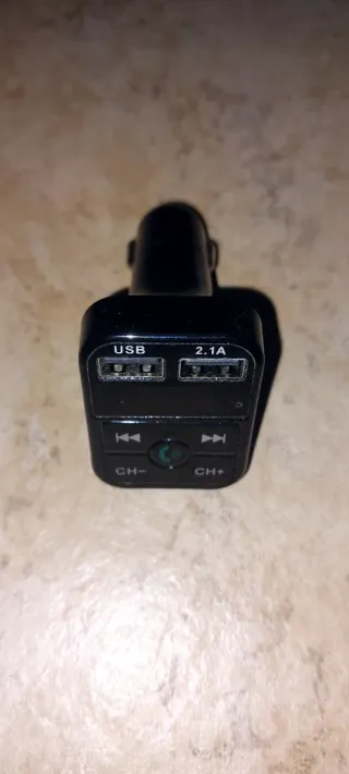 Trasmettitore musica e audio bluetooth per auto.