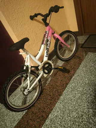 Bicicleta niña rosa y blanca