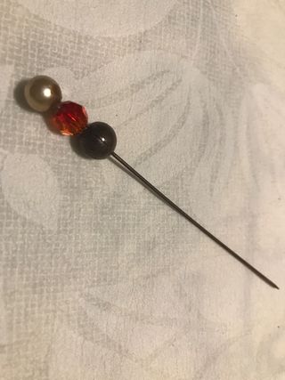 Aguja vintage con cuentas