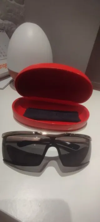 Gafas de Sol Valentino Negro y Dorado