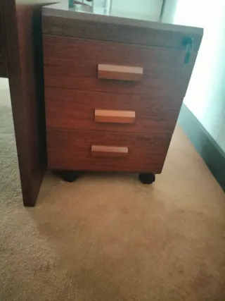 Mueble de oficina madera y cuero