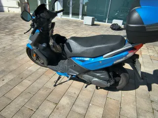 Moto Scooter 125cc Azul y Negra