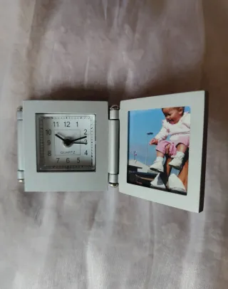 Portarretratos triple plata con reloj