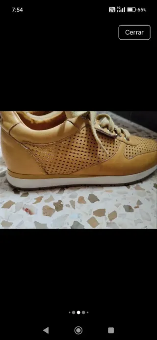 Zapatillas Carmela Cuero Perforado