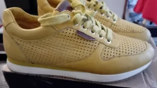 Zapatillas Carmela Cuero Perforado