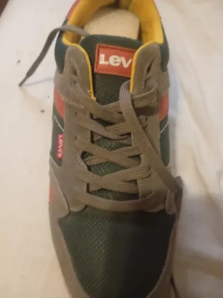 Zapatillas Levi's grises y verdes