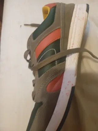 Zapatillas Levi's grises y verdes