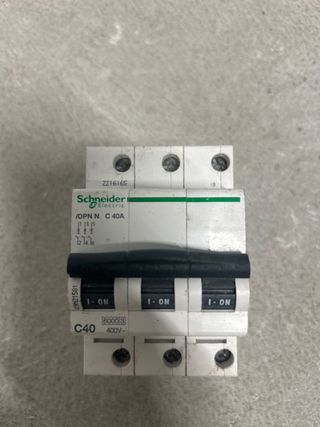 Interruptor Automático Schneider 40A 3P