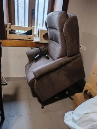 Sillón reclinable marrón tela