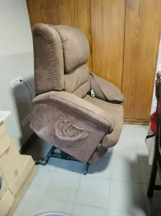 Sillón reclinable marrón tela