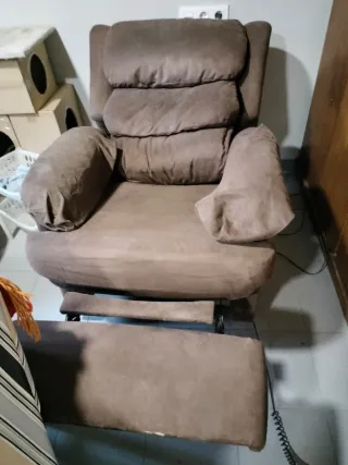 Sillón reclinable marrón tela