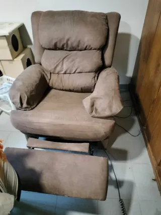 Sillón reclinable marrón tela