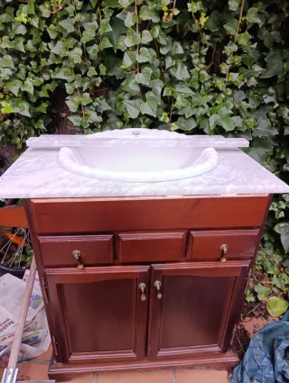 Mueble de baño madera y mármol