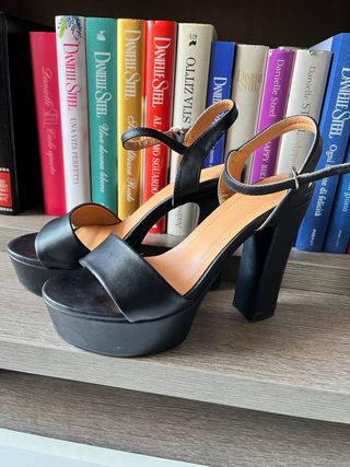 Scarpe FirST LADY con tacco e plateau nere