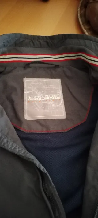 Chaqueta Napapijri gris entretiempo