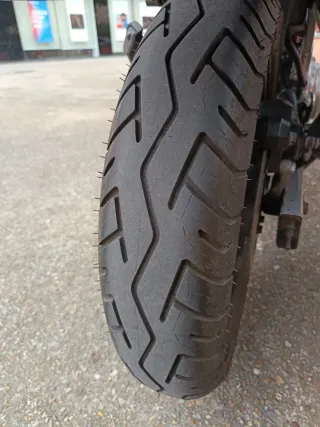 Suzuki GS500E Roja y Negra