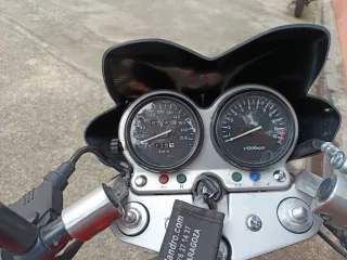 Suzuki GS500E Roja y Negra