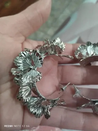 Pendientes florales Zara plateados