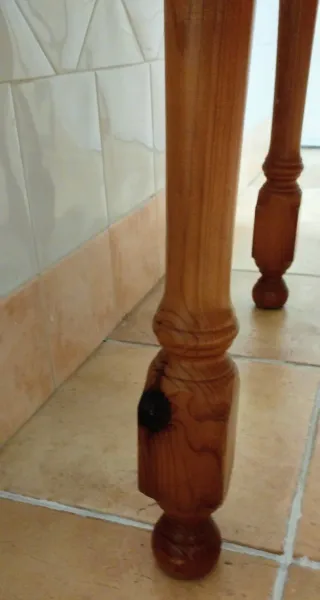 Mesa redonda de madera para cocina