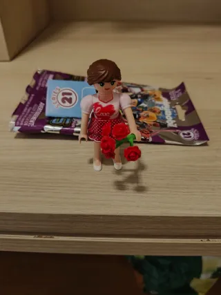 Playmobil Serie 21 Chica con Flores