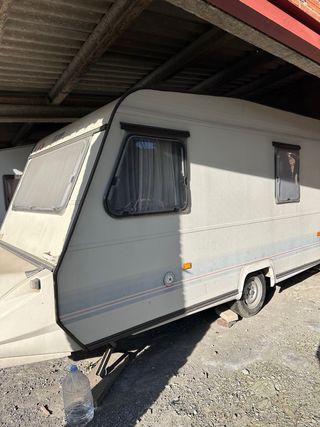 Caravana. 2 ambientes. Con complementos. A punto!