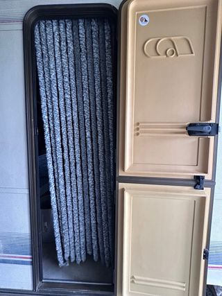 Caravana. 2 ambientes. Con complementos. A punto!