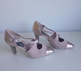 Zapatos piel de tacón. N° 35. Pitillos. NUEVOS