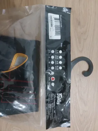 Muay Thai Shorts Fairtex Negros y Dorados