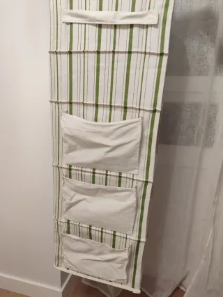 Zapatero organizador colgante de tela.