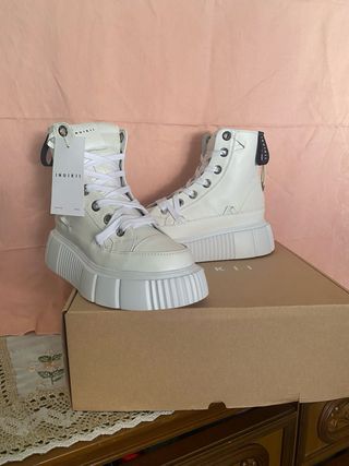 Scarponcini Inuikii bianchi