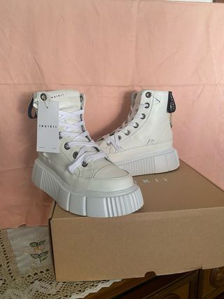 Scarponcini Inuikii bianchi