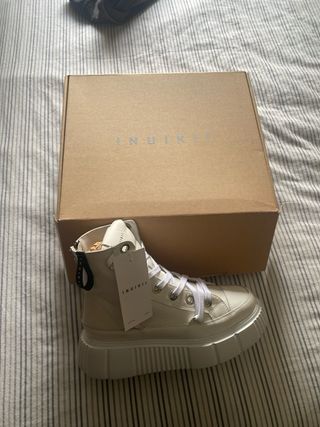 Scarponcini Inuikii bianchi