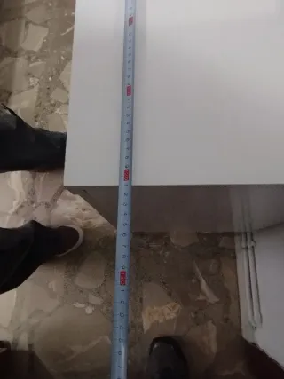 Aparador blanco con espejo