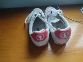 Deportivas blancas y beige