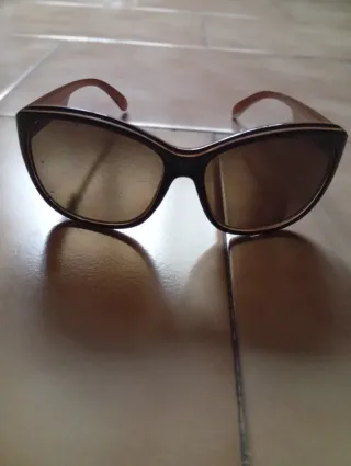 Gafas de sol negro y marrón