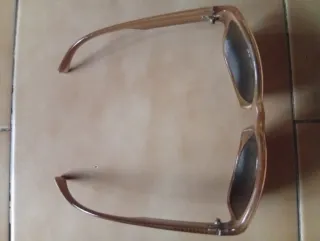 Gafas de sol negro y marrón