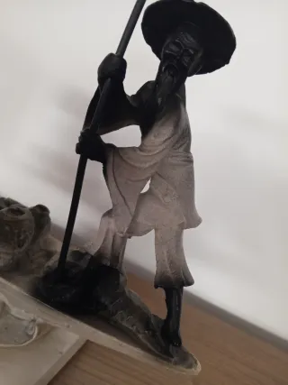 Escultura de pescadores en barca