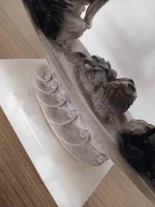 Escultura de pescadores en barca