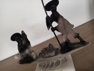 Escultura de pescadores en barca