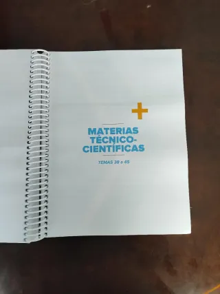 CUADERNO DE RESÚMENES PLUS (+) 3a Edición. Escala