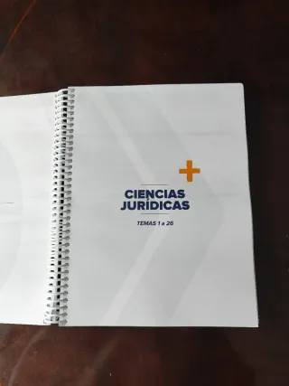 CUADERNO DE RESÚMENES PLUS (+) 3a Edición. Escala
